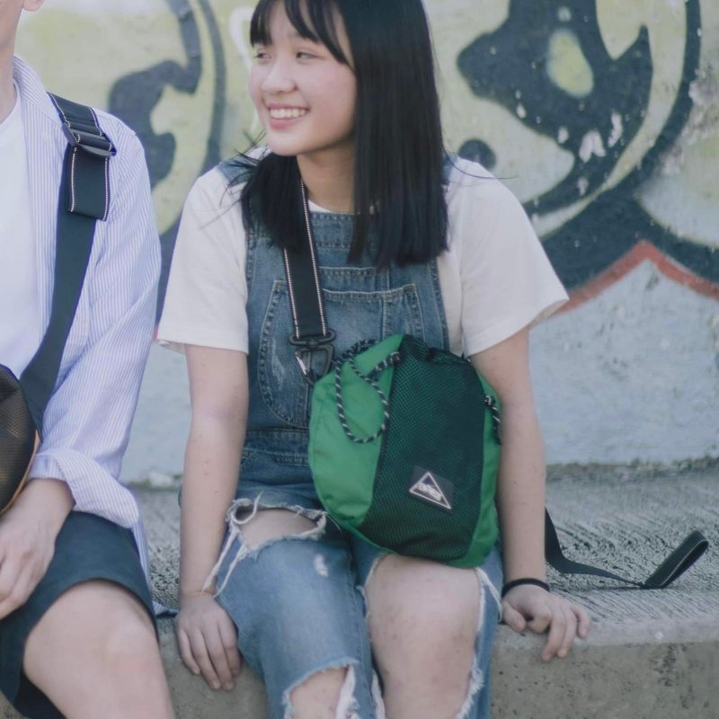 THEO抽繩兩用袋 - 側背包/斜背包 - 環保材質 綠色