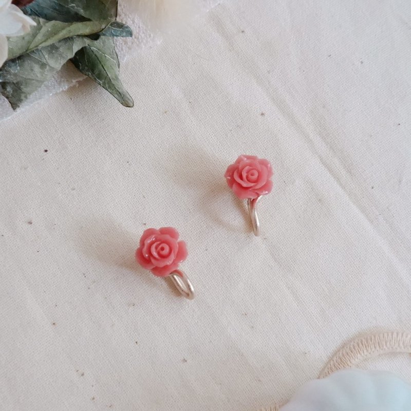 巧點玫瑰 無痛貼耳夾 / carmine rose - 耳環/耳夾/耳骨夾 - 其他金屬 粉紅色