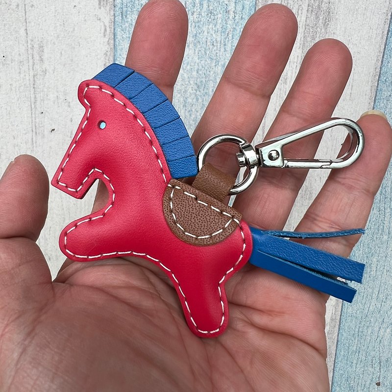 Healing little thing red cute pony hand-stitched leather keychain small size - ที่ห้อยกุญแจ - หนังแท้ สีแดง