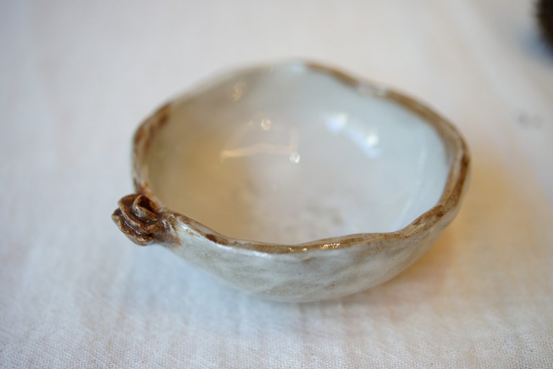 手捏粉引醬料碗 Ø7cm 醬料蝶 小碗 線香座 飾品盤  圓缽 - 擺飾/家飾品 - 陶 白色