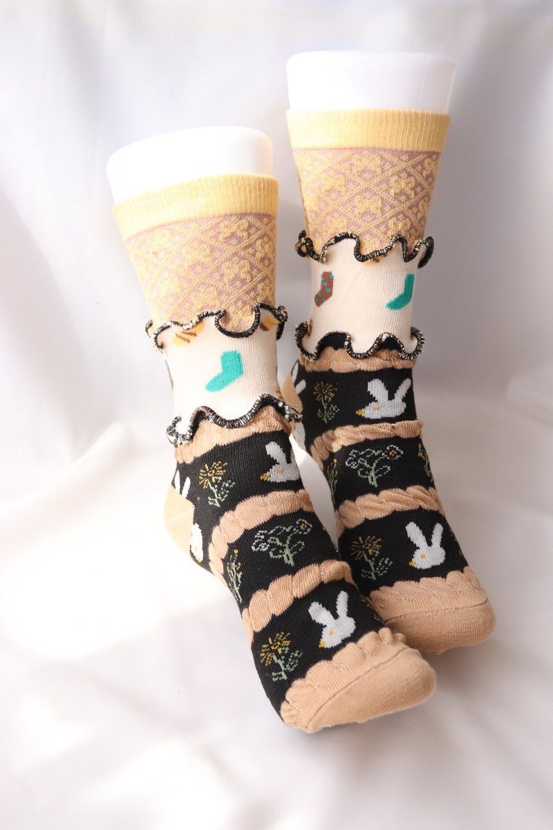 Beige x Black Ribbon pattern, sock pattern, rabbit pattern Colorful mellow socks Flashy socks Unique 22.5-25 Women's socks - Socks - Other Materials Black