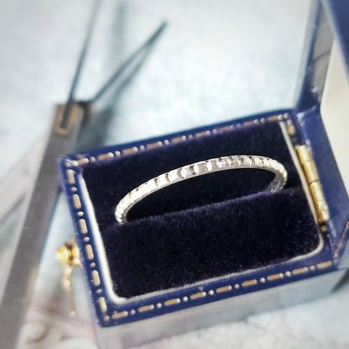 Tamasii Jewellery 人手批花雕鑿 朱古力磚 純銀 幼戒指 傳統工藝