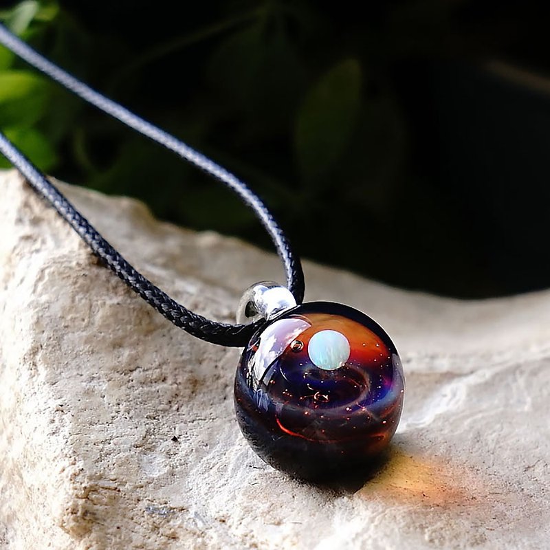 Aura world. Red Vortex Small Size Ver White Opal Tornado Glass Pendant Universe Small Star Agate Japanese Manufacturing Japan Handicraft Production Handmade Free Shipping - Necklaces - Glass Red