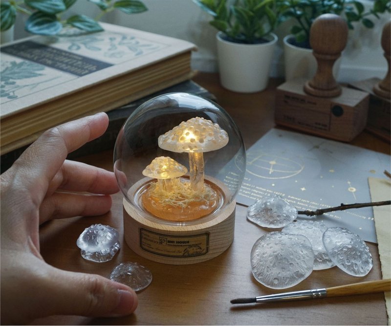 羊奶的家-原創/發光透明果凍蘑菇小夜燈【袖珍款】 - 擺飾/家飾品 - 樹脂 白色