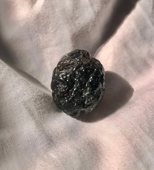 Could9Crystal 天然 玻璃隕石 雷公墨黑隕石 原石擺件 礦物 標本 黑隕石 礦標