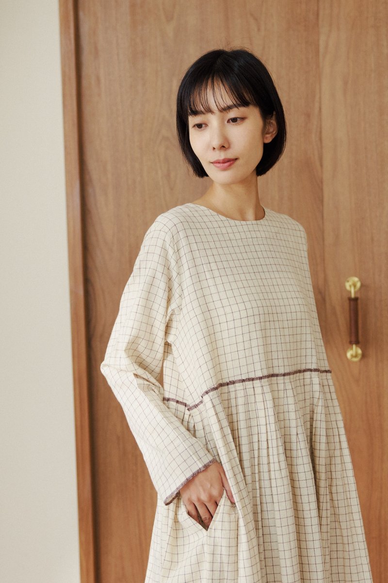 Indian long-sleeved plaid handwoven dress_off-white - ชุดเดรส - ผ้าฝ้าย/ผ้าลินิน ขาว