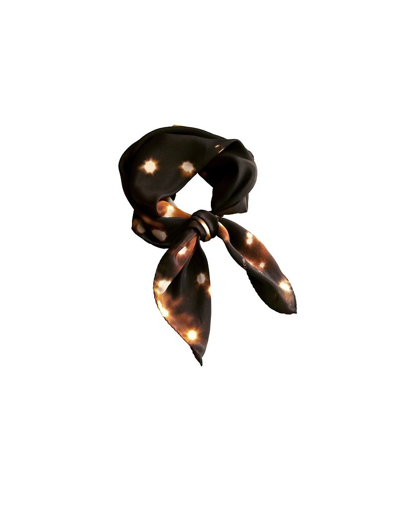 限量發行  塞納星塵 "Universe2" 斜紋緞絲巾 義式工藝 法式風情 - 絲巾 - 絲．絹 黑色