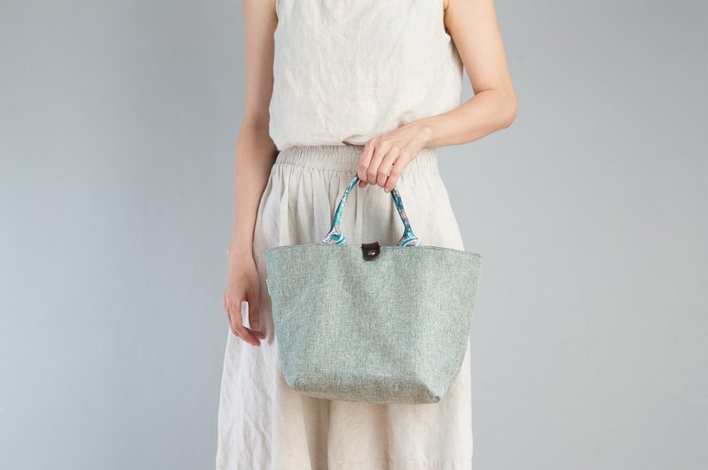 Handmade gray-green Linen plain bag | lunch bag | waterproof | double-sided use | - กระเป๋าถือ - วัสดุกันนำ้ สีเขียว