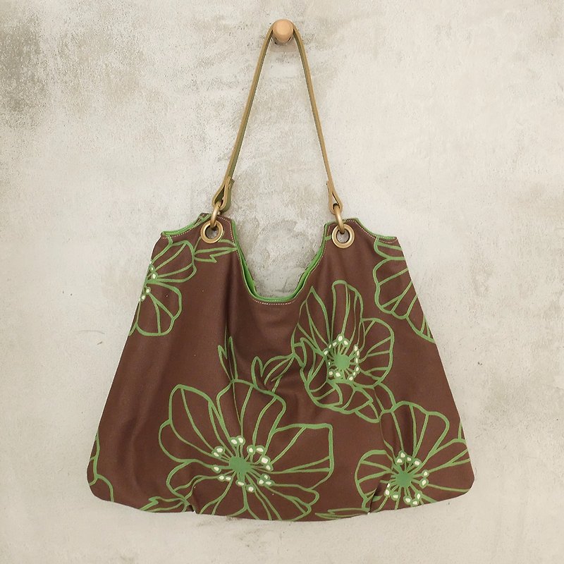 綠桐花　空氣感抓褶包包　日本棉帆布　牛皮提把　深咖啡色+草綠色 - 側背包/斜孭袋 - 其他材質 綠色