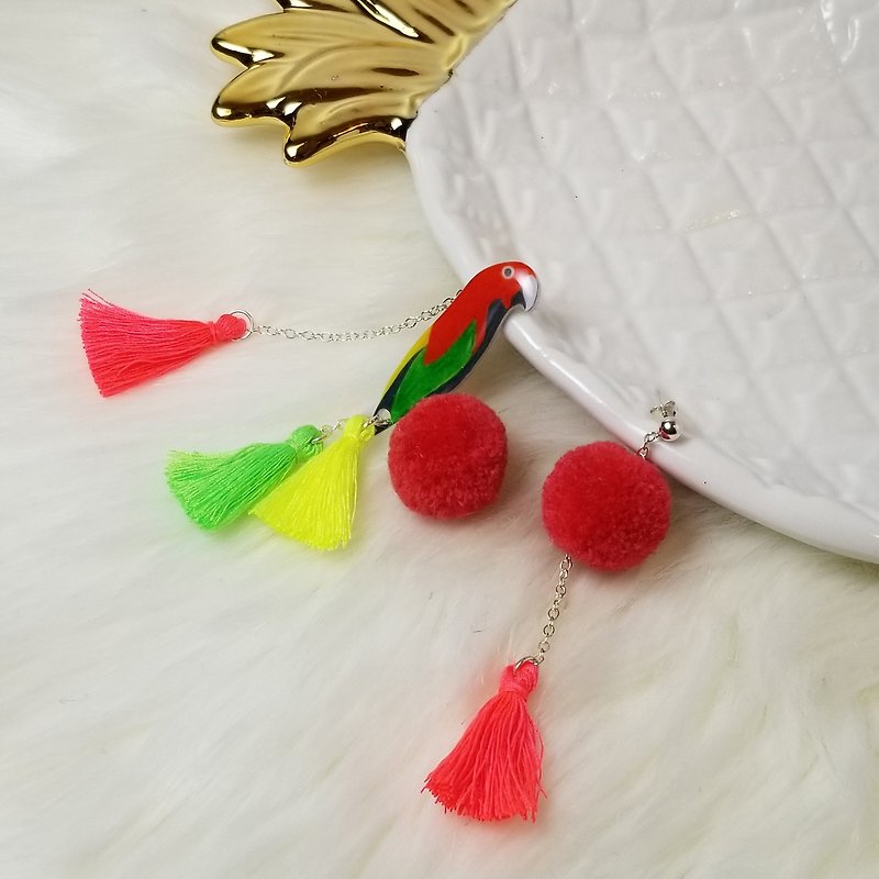 Little parrot (Red) with finge and pom pom earring - ต่างหู - เงินแท้ สีแดง