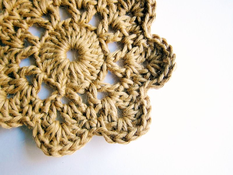 Small Flower Coaster 100% Ramie Thread Hand Knit Crochet - Coasters - Cotton & Hemp Multicolor