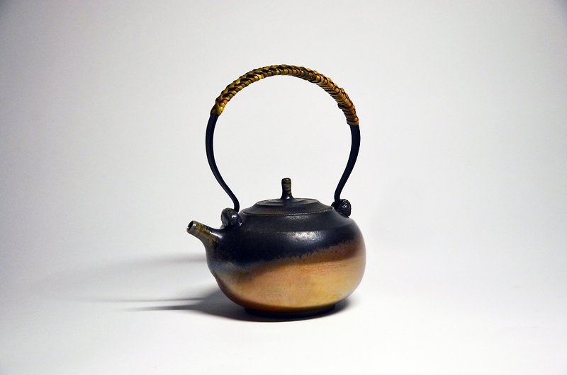 柴燒藤編提梁壺 - 花瓶/花器 - 陶 