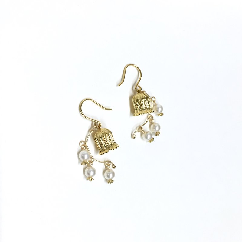 【】 If Wand 【】 Habitat Le Muguet. Pearl lily earrings. 14KGP earrings. Pearl / lily of the valley earrings. Japanese / French / simple style. Earrings / ear hooks / ear clips - Earrings & Clip-ons - Other Metals White