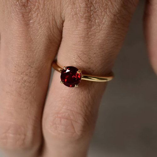 シルバーリング、シルバー、美しい赤いルビー 7 mm、14K メッキ