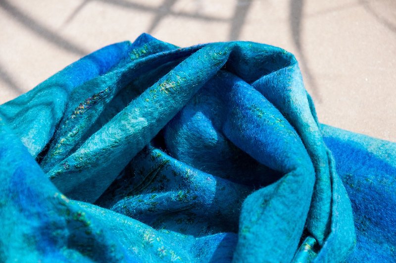 羊毛氈絲巾/濕氈絲巾/水彩藝術感圍巾/羊毛漸層感絲巾-藍色地中海 - 絲巾 - 羊毛 藍色