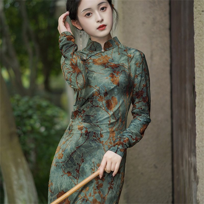 Late Stand New Chinese Style Improved Cheongsam Long Sleeve Tie-Dye Retro Dress National Style Print Elegant Long Dress - กี่เพ้า - เส้นใยสังเคราะห์ สีเขียว