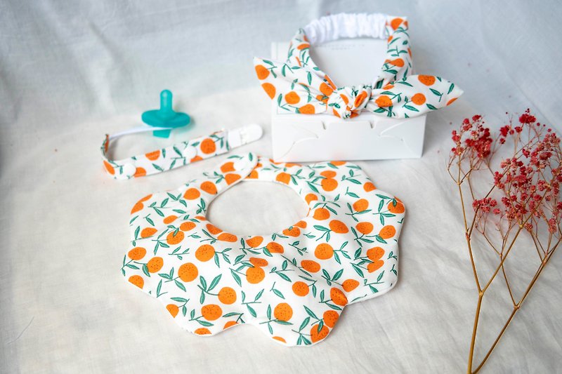 Miyue Gift Box | Six-fold gauze saliva towel, baby hair band, pacifier clip | White Orange Garden (female treasure) - ของขวัญวันครบรอบ - ผ้าฝ้าย/ผ้าลินิน สีส้ม