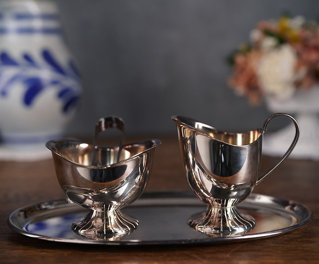 Vergevingsgezind Lijkenhuis thema Set of silverplated sugar bowl and creamer on tray made by Douwe Egberts -  Shop L&R Antiques and Curiosa Food Storage - Pinkoi
