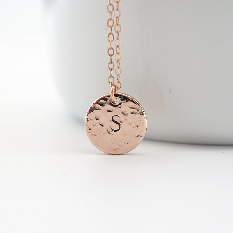 14K Rose Gold Filled Hammered Initial Plate Necklace - สร้อยคอ - โลหะ สึชมพู
