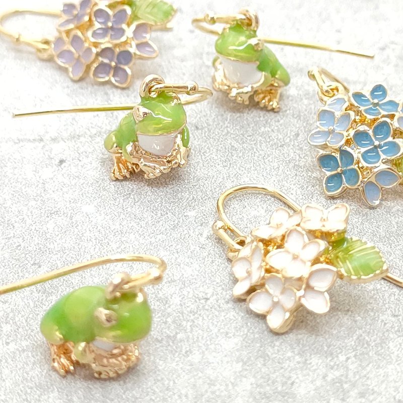 Frog and hydrangea - Earrings & Clip-ons - Copper & Brass White