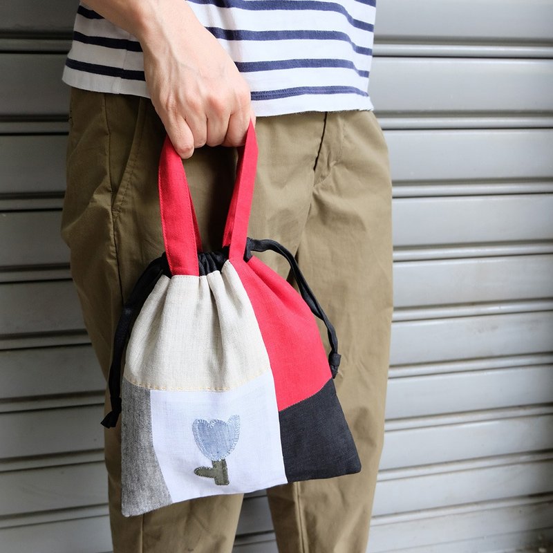 Blooming sunday drawstring pocket / Blue Tulip - 束口袋/束口背包/水桶包 - 棉．麻 黑色