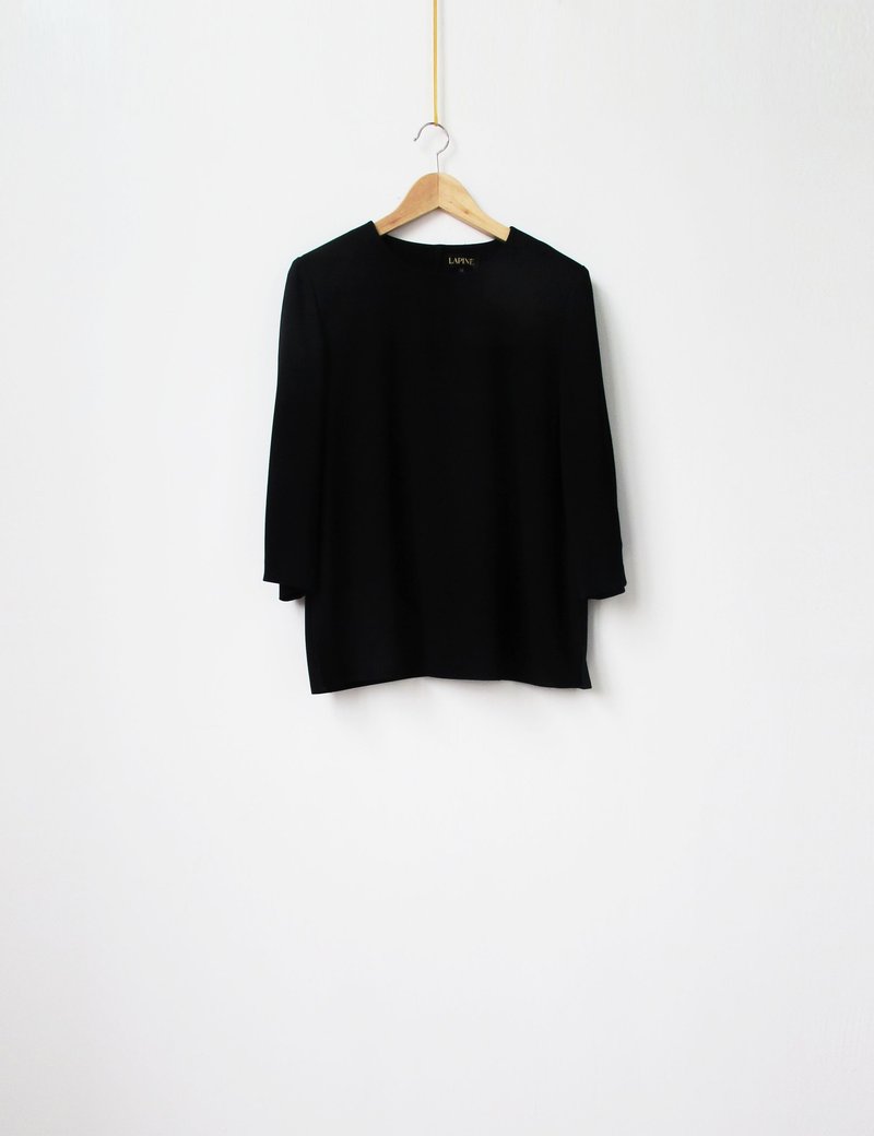 Wahr_Black tops - เสื้อเชิ้ตผู้หญิง - วัสดุอื่นๆ 