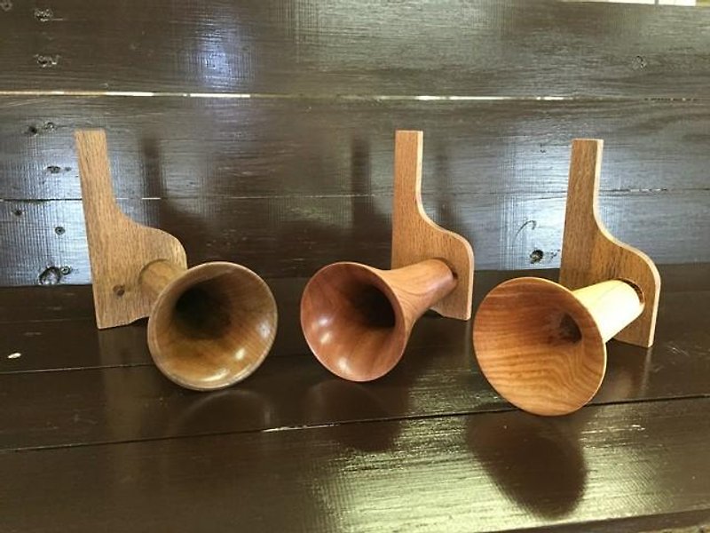 iphone Speaker Stand Small trumpet type - Items for Display - Wood 