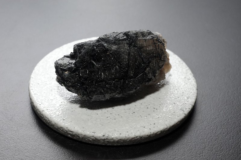 Black Tourmaline + Backbone White Crystal B2 Ore/Crystal/Spiritual Practice/Good Luck/Lucky Fortune/Broken Evil/Anti-villain - Items for Display - Crystal 