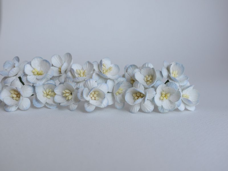 Paper flower, 50 pieces, DIY size 2.5 cm. Cherry blossom, pale blue brush color. - 其他 - 紙 藍色
