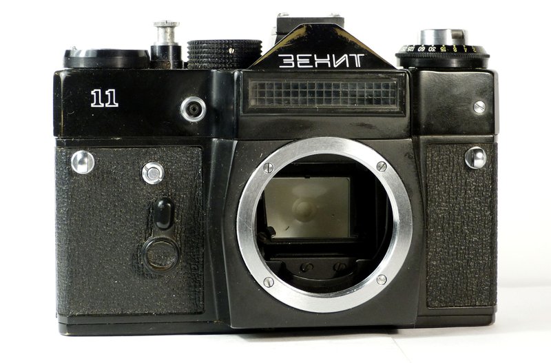 Zenit 11 body USSR SLR 35mm film camera KMZ M42 mount - 相機/拍立得/底片相機 - 其他金屬 黑色