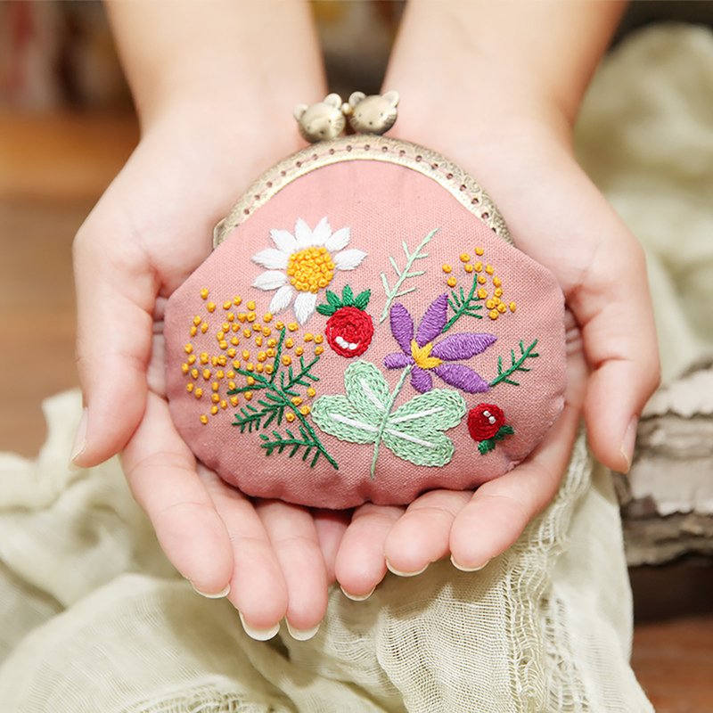 Mouth gold bag, handmade DIY embroidery kit, coin purse, fabric gift storage bag - กระเป๋าใส่เหรียญ - ผ้าฝ้าย/ผ้าลินิน 