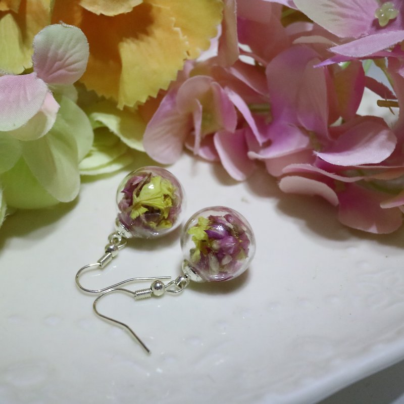 <Love Flower FloriHolic> Color forget-me-dried glass ball hanging earrings - Earrings & Clip-ons - Glass Yellow