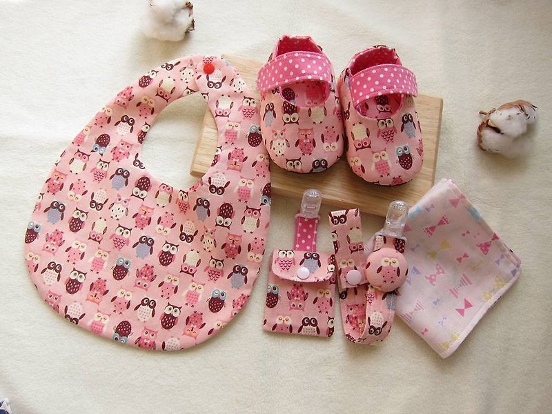 ハッピーフクロウ - 安全な出産ギフトの赤ん坊の幼児の靴、綿ビブ、綿のハンカチ、おしゃぶりチェーン、それぞれの子 - 出産祝い用贈物 - その他の素材 ピンク