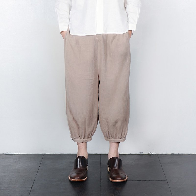 Black and white cut SS trousers buttoned crinkled bloomers Khaki - กางเกงขายาว - ผ้าฝ้าย/ผ้าลินิน สีกากี