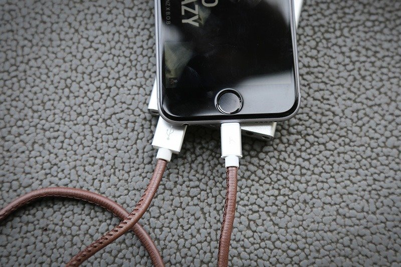 Optima Lightning 皮革充電傳輸線 銀 - 行動電源/充電線 - 人造皮革 灰色