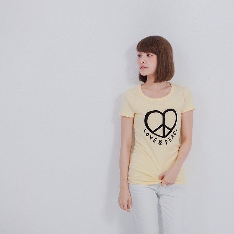 Love and Peace peach cotton T-shirt Women - เสื้อยืดผู้หญิง - ผ้าฝ้าย/ผ้าลินิน สีเหลือง