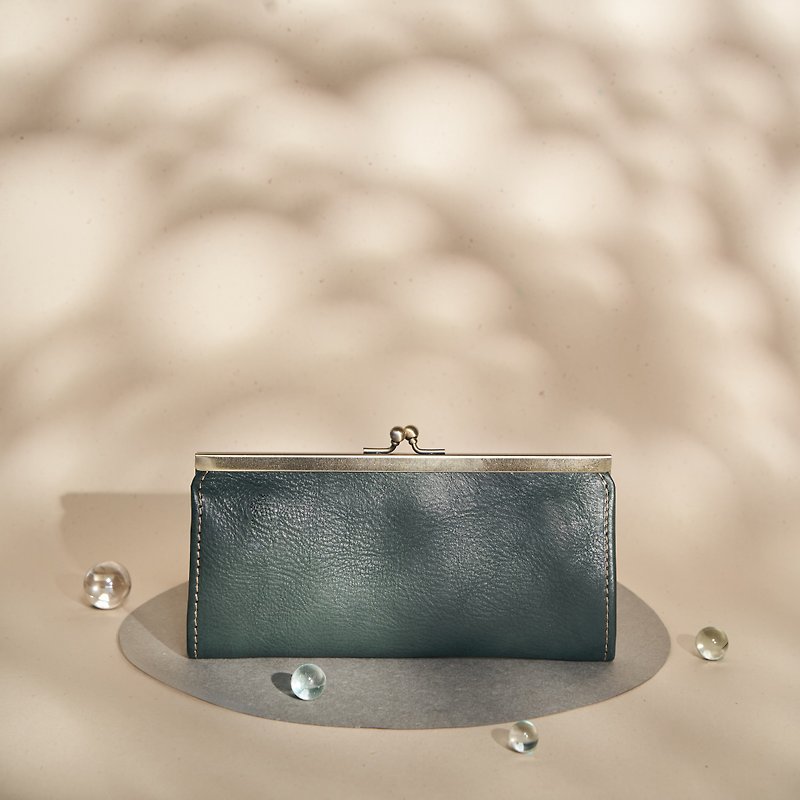Long Wallet with Clasp in Handmade Genuine Leather - Pine - กระเป๋าสตางค์ - หนังแท้ สีเขียว
