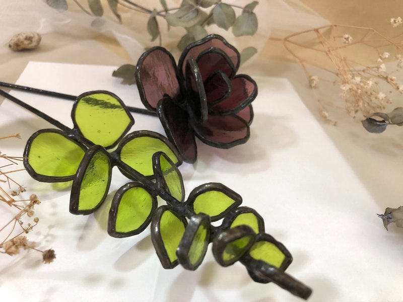 Rose and Eucalyptus l Valentine's Day gift glass flower branch inlaid glass bouquet eternal - ของวางตกแต่ง - แก้ว สีแดง