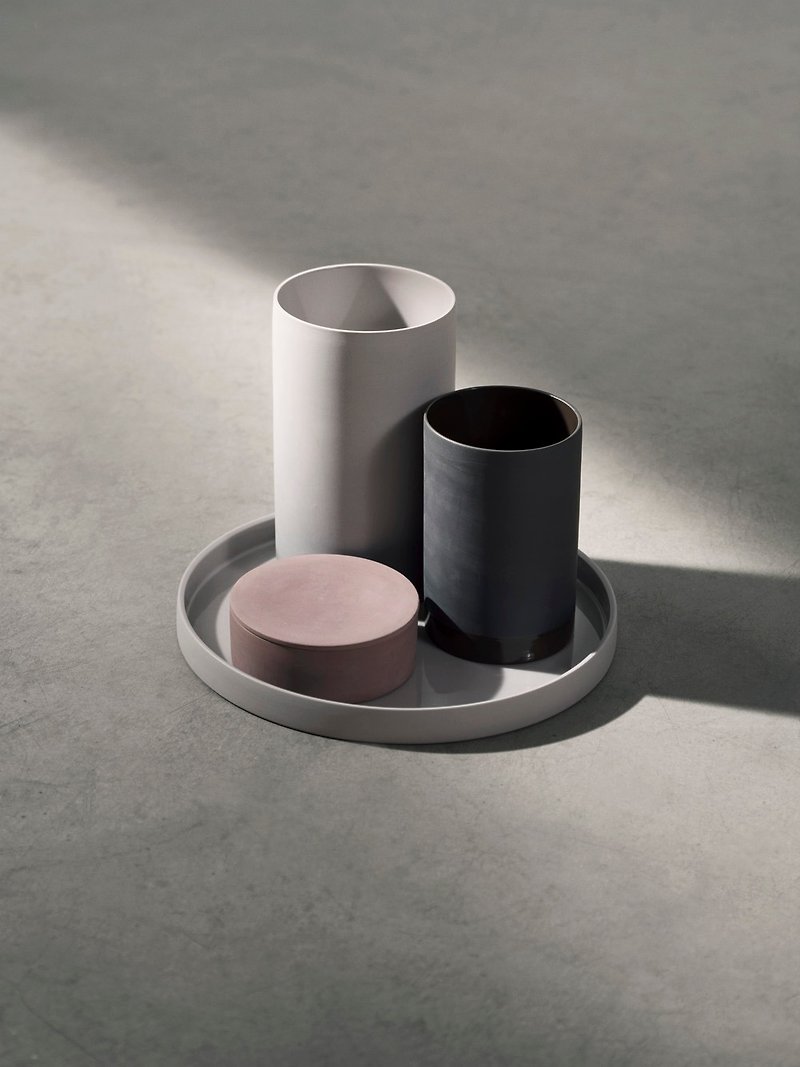 【MENU Denmark Design Home】Cylindrical ceramic tray - กล่องเก็บของ - ดินเผา สีเทา