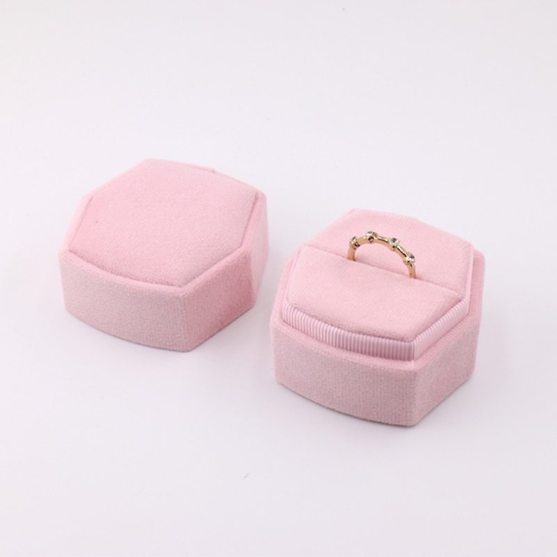 圓角六邊型戒指盒 婚戒盒 粉色 - 收納箱/收納用品 - 棉．麻 粉紅色
