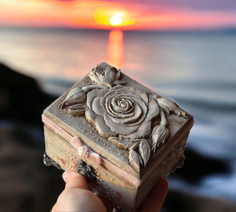 Gift for Her Wedding ring box with velvet beaded bow Romantic box with roses - 居家收納/收納盒/儲物盒 - 木頭 粉紅色
