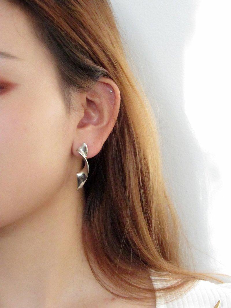Vintage Twisted Ribbon Sterling Silver Earrings - 耳環/耳夾/耳骨夾 - 純銀 銀色