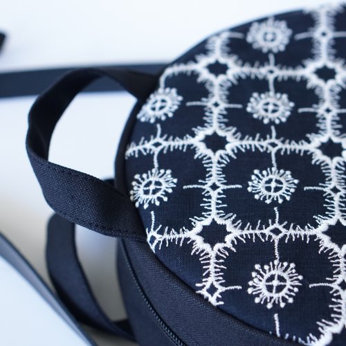 ミナペルホネン　タック入りフラップショルダーバック anemone ミナペルホネン 半月 ショルダーバッグ anemone mina perhonen