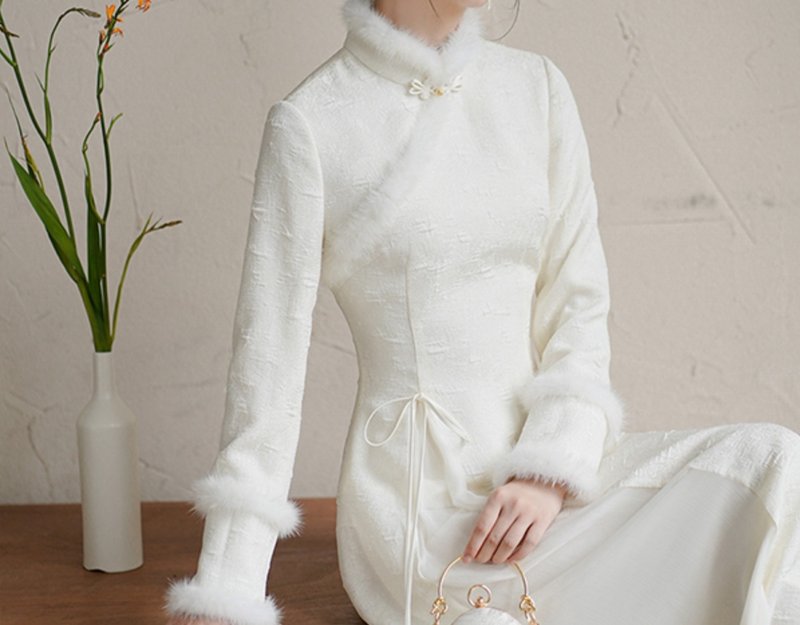 新中国風 秋冬 白 フェザー飾り 軽やかウェディングドレス風 改良チャイナドレス ワンピース - ワンピース - ウール ホワイト