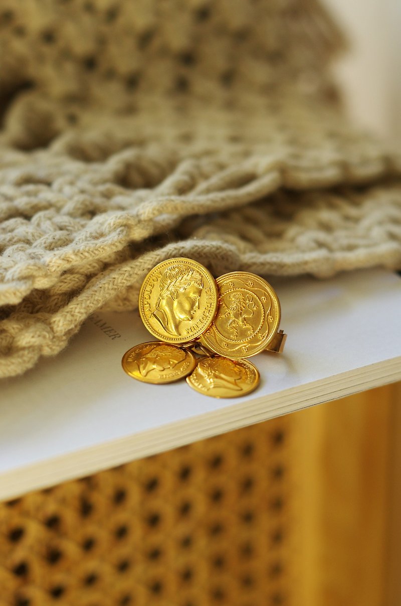 Vintage gold plated rome coins scarf  Sarah Coventry - หูกระต่าย/ผ้าพันคอผู้ชาย - โลหะ สีทอง