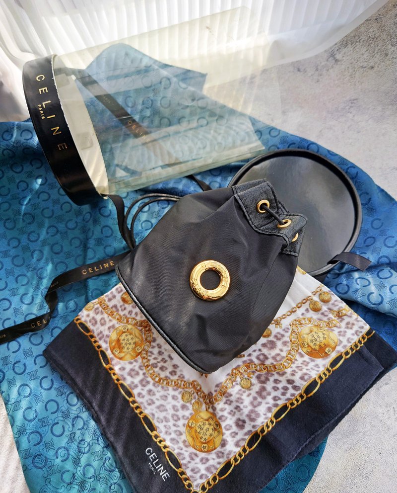 全新 CELINE 金環束口袋 收納袋化妝包 毛巾方巾手巾手帕禮盒套裝 - 化妝包/收納袋 - 棉．麻 黑色