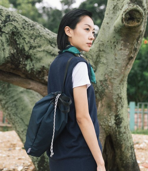 DOUGHNUT - 來自香港的包包設計品牌 【 DOUGHNUT 】ZIPPY 斜背 手提 防潑水 肩帶可調節 / 啡紅X鴨綠