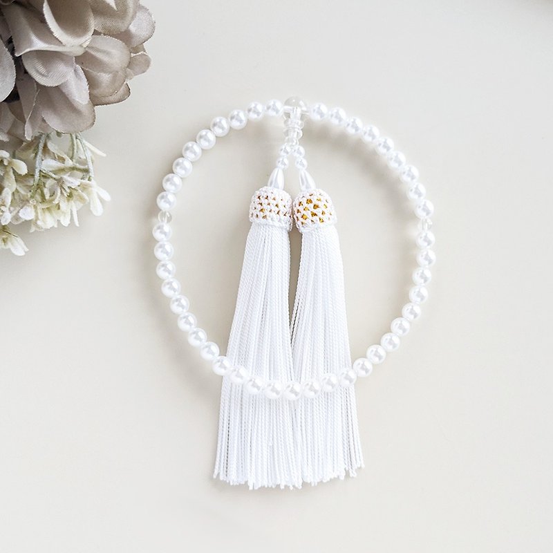 [For women/main ball 6mm] Graceful small pearl prayer beads/informal rosary/white tuft - Bracelets - Crystal White
