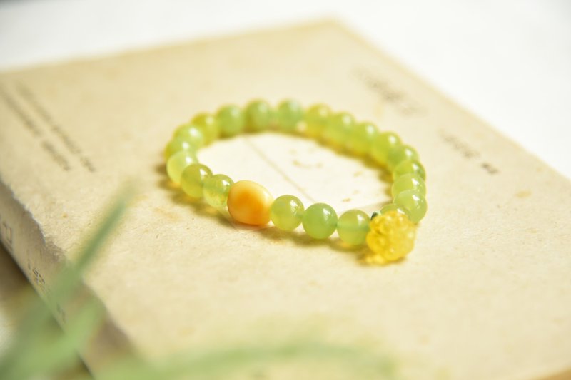 เครื่องเพชรพลอย สร้อยข้อมือ สีเขียว - [Love Lotus] Natural Xiu Jade Round Beads Wax Beeswax Lotus Fresh Literary Bracelet