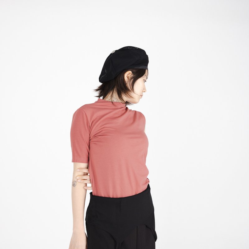 HIGHNECK TEE W/ CUTOUT DETAILS (RED) - 女 T 恤 - 環保材質 紅色